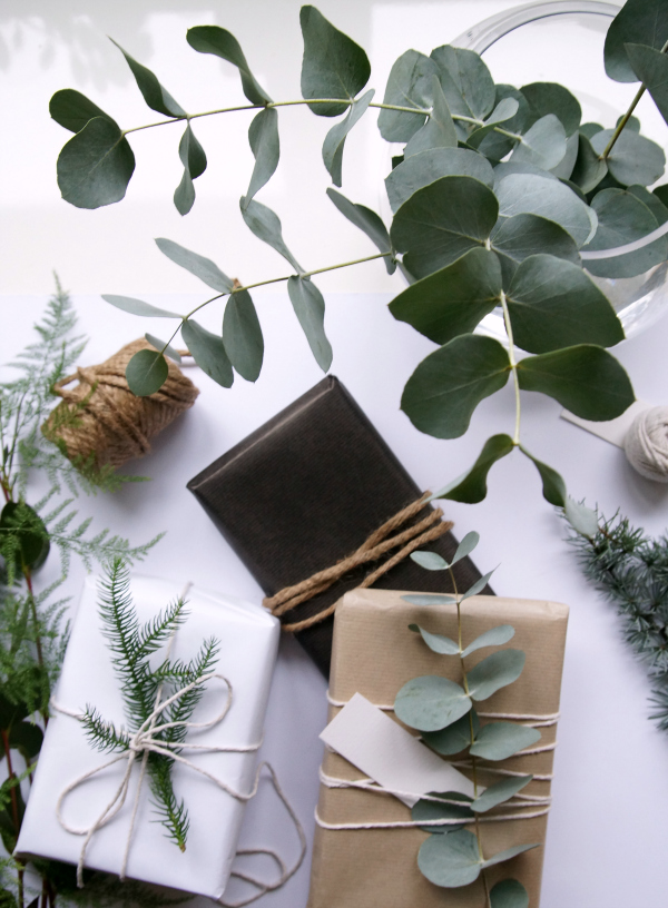 simple ways to wrap Christmas gifts- easy and beautiful wrapping ideas for presents