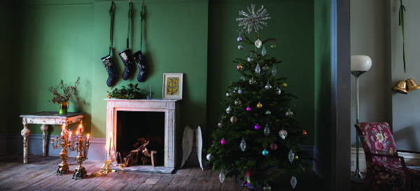 moody_christmas_fireplace_christmas_tree