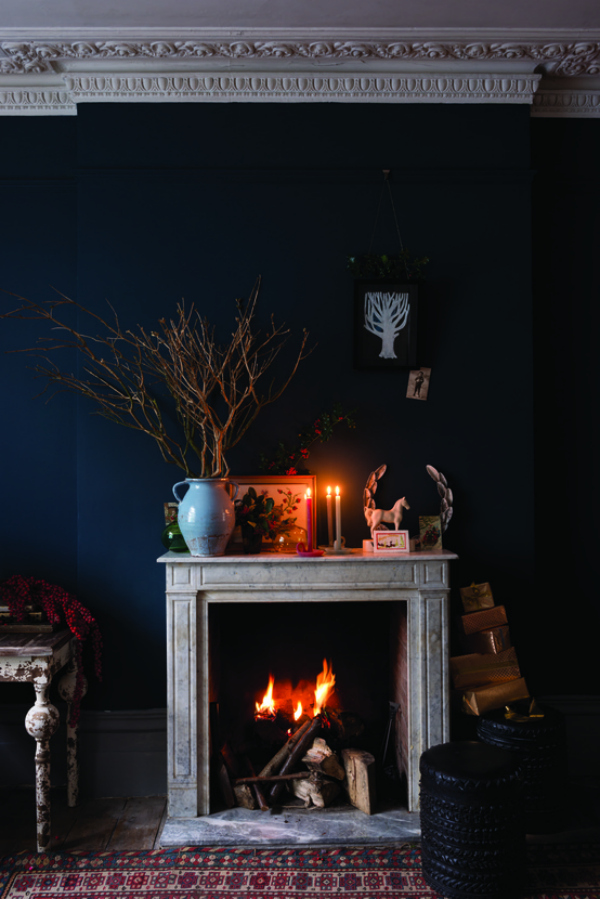 moody_living_room_fireplace_christmas_decorations