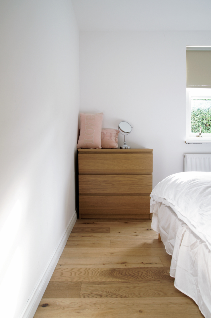airbnb bedroom pink details