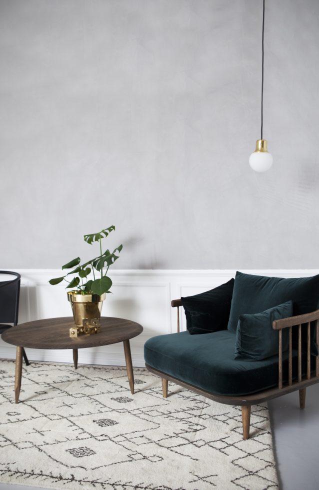 living room monochrome with green velvet Atelier Ribe