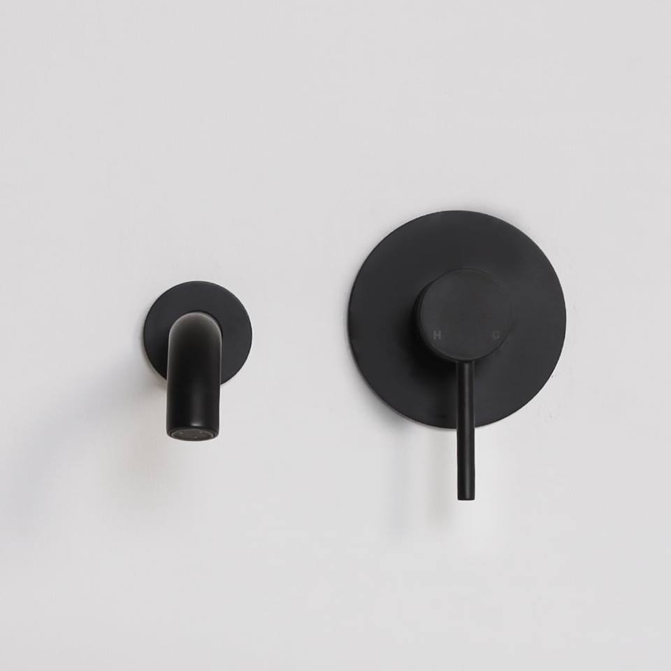 minimal black tap