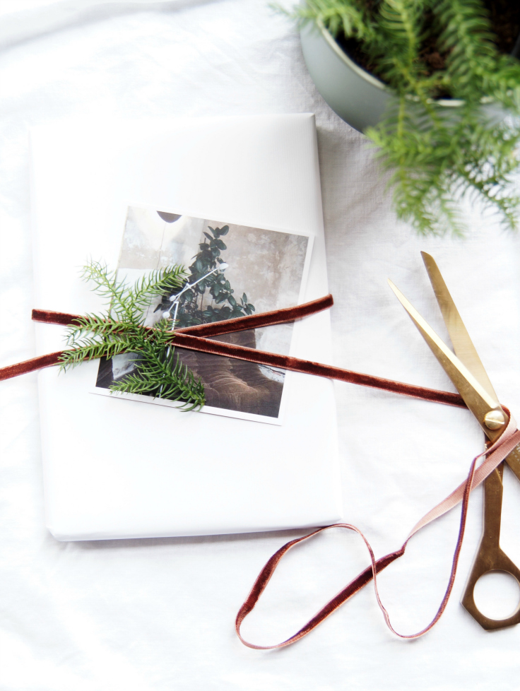 white wrapping inspiration with brown velvet ribbon