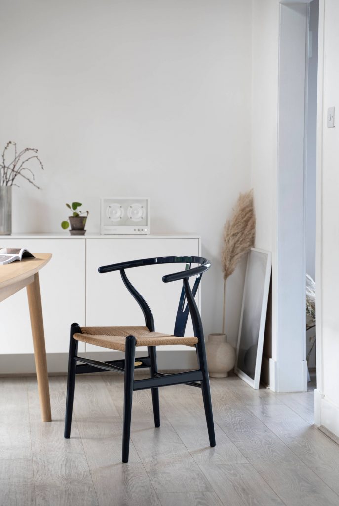 Danish Design Classic Wishbone chair in a Scandinavian dining room