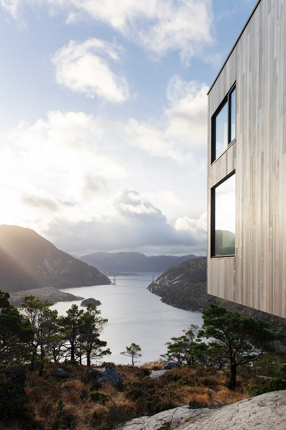 The Bolder - Stay In An Architectural Norwegian Cabin by a famous fjord