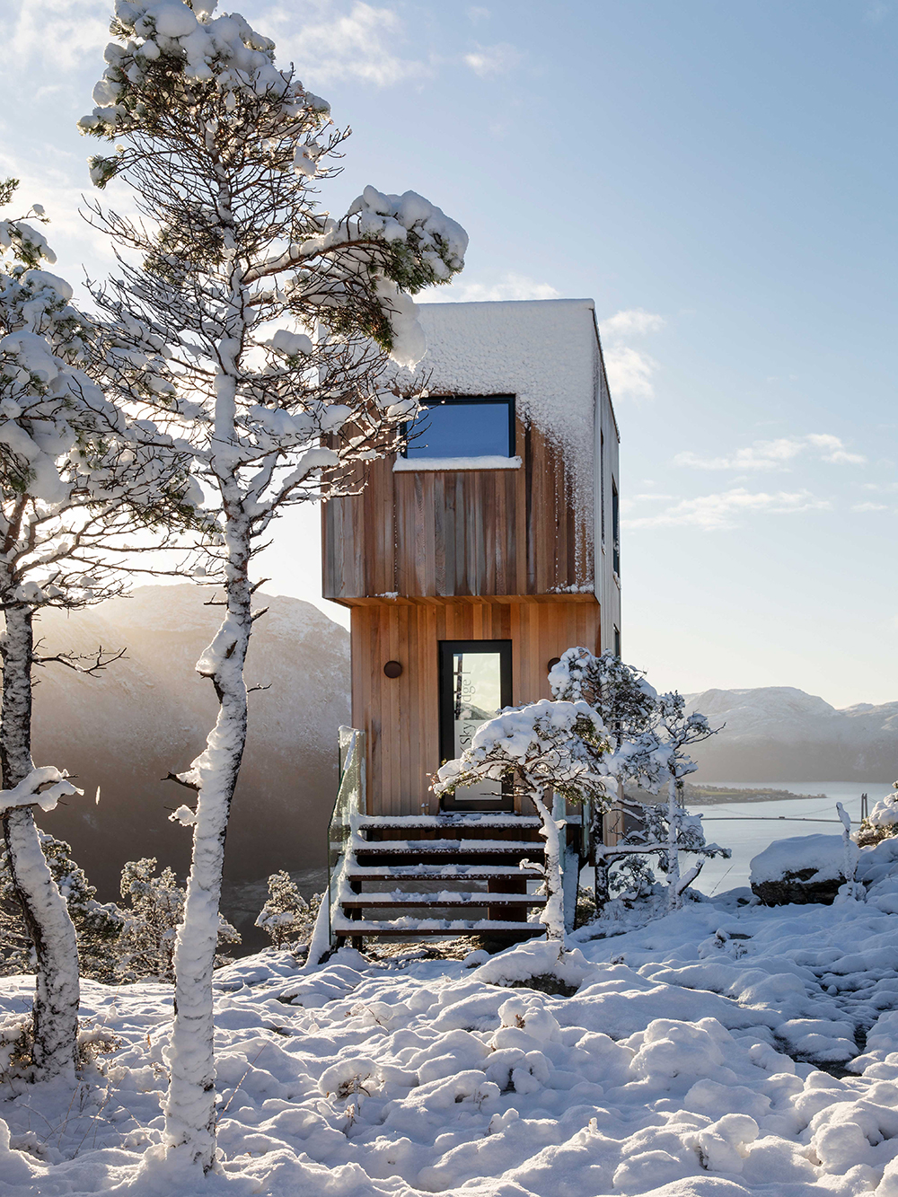 The Bolder - Stay In An Architectural Norwegian Cabin by a famous fjord