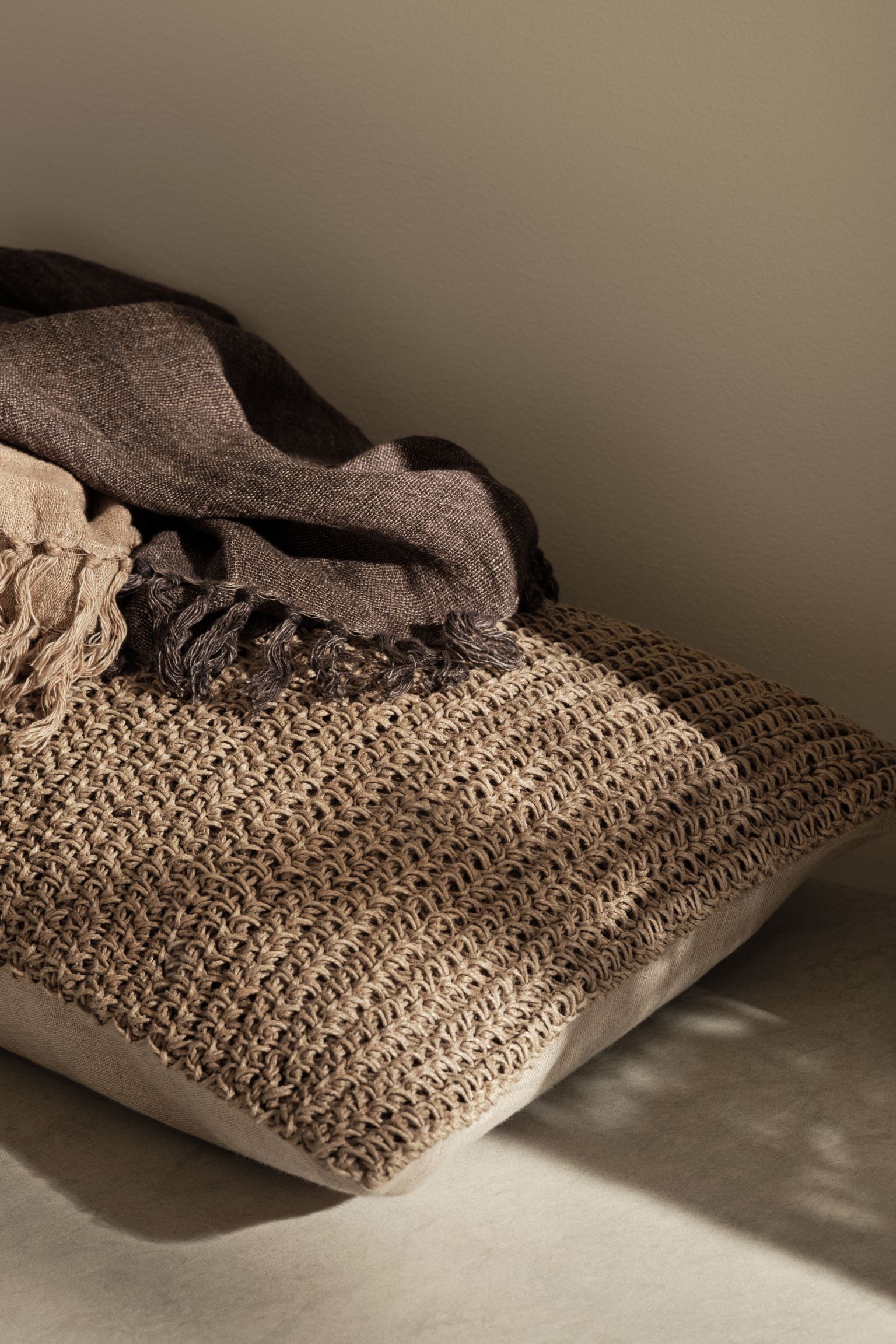 Hand-knitted jute cushion from the H&M HOME craft collection