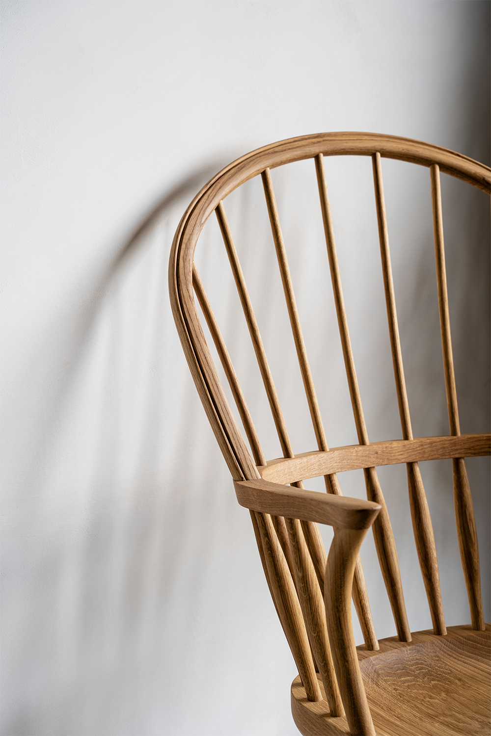 minimal wood lounge chair