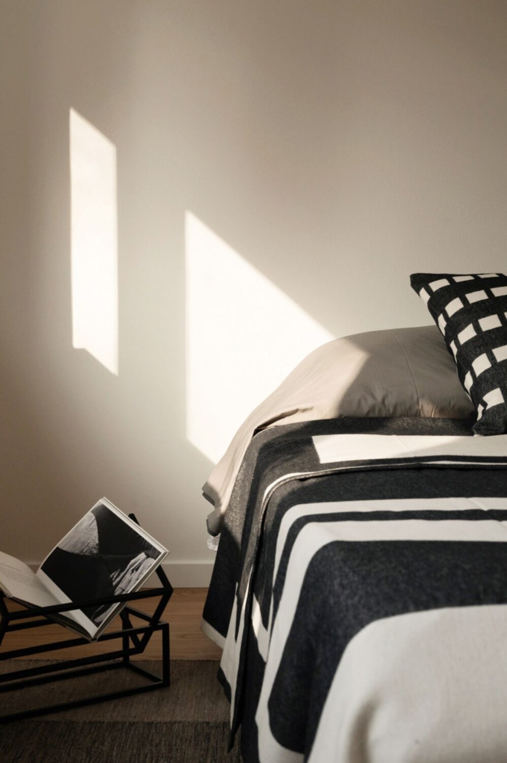 Nordic, minimalist bedroom decor